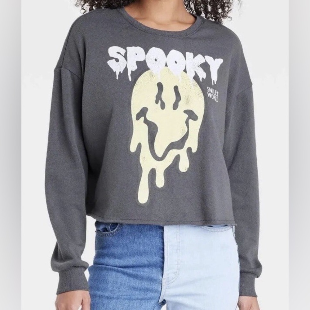Smiley World Gray Spooky Graphic Women's Sweatshirt Small